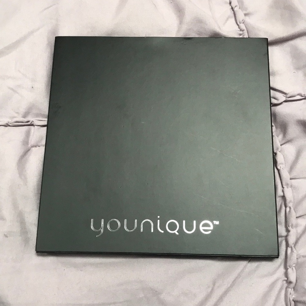 NEW Younique 25 Palette Holder